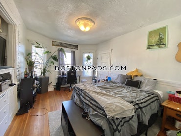 Boston - 5 Beds, 2 Baths