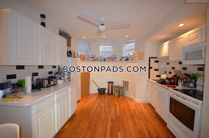 BOSTON - NORTHEASTERN/SYMPHONY - 3 Beds, 2 Baths - Image 6