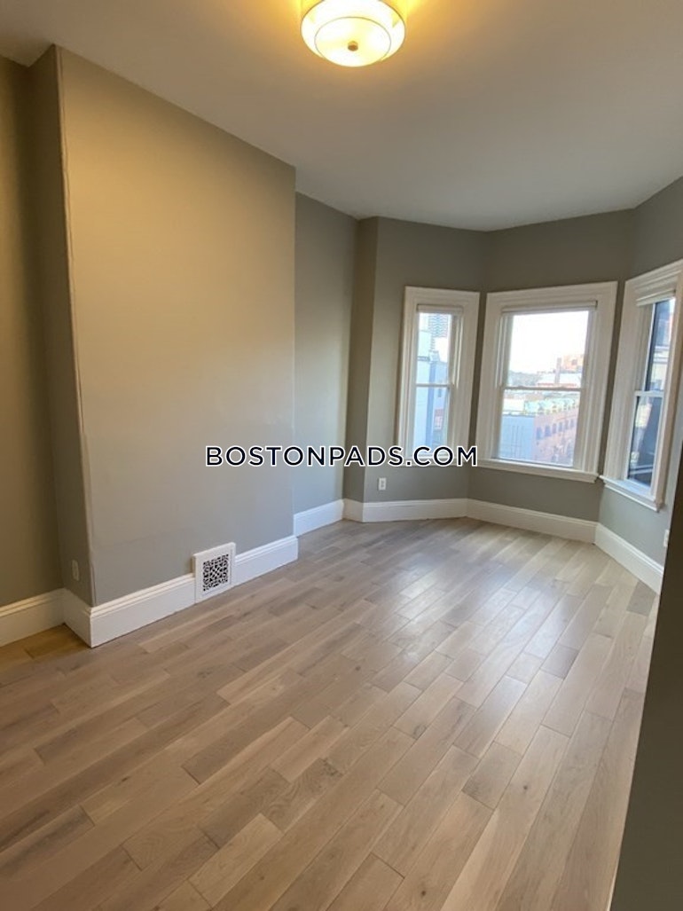 Wigglesworth St. Roxbury Crossing