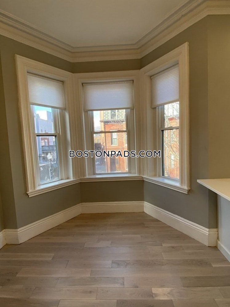 Wigglesworth St., Roxbury Crossing