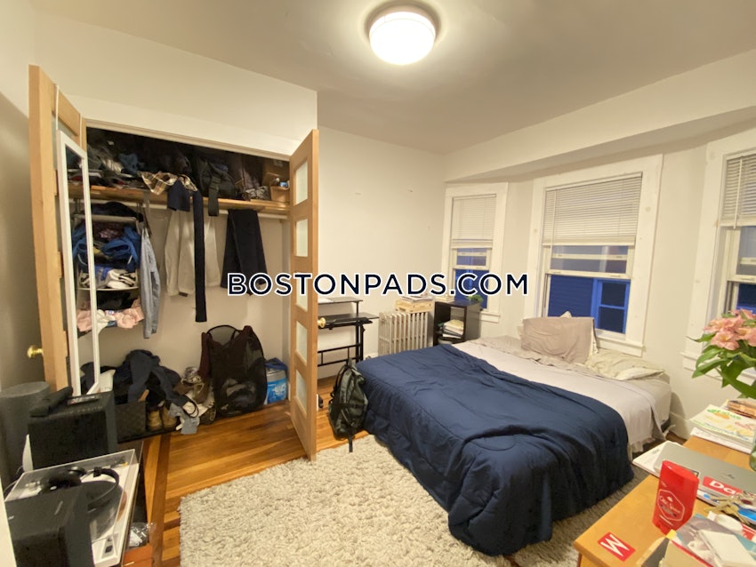 MEDFORD - TUFTS - 5 Beds, 1 Bath - Image 14