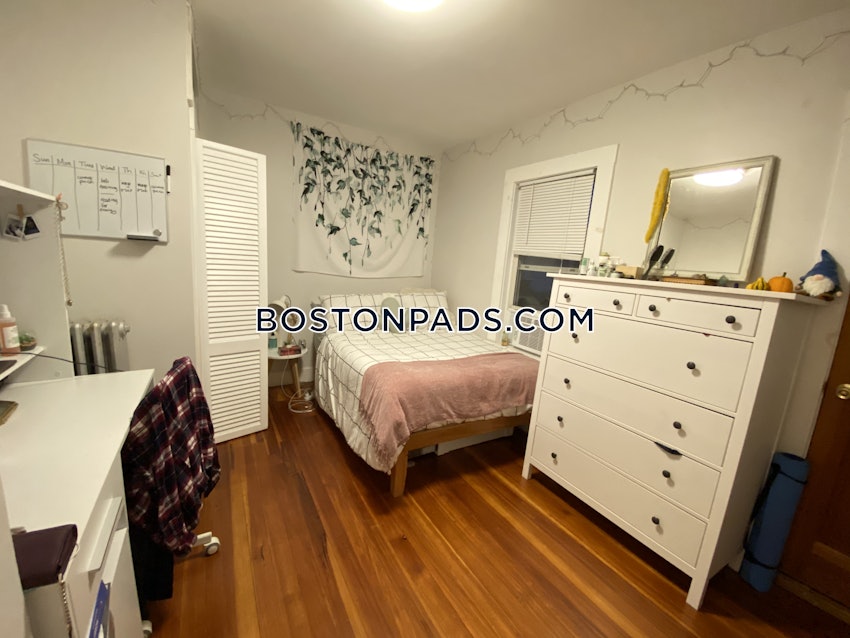 MEDFORD - TUFTS - 5 Beds, 1 Bath - Image 8