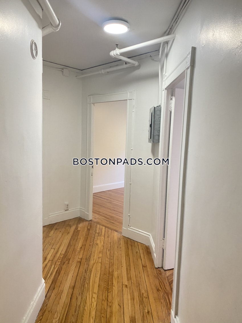 BOSTON - NORTHEASTERN/SYMPHONY - 3 Beds, 1 Bath - Image 8