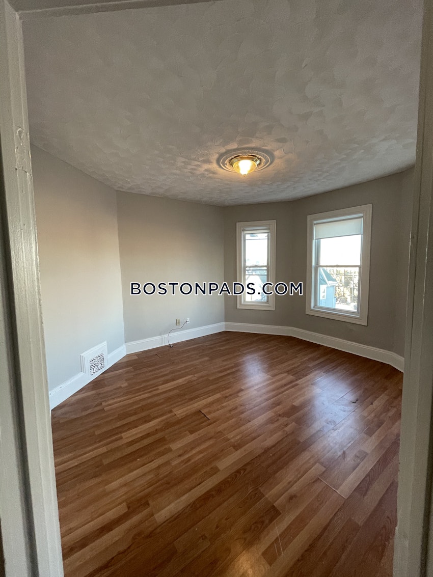 BOSTON - DORCHESTER - UPHAMS CORNER - 4 Beds, 2 Baths - Image 9