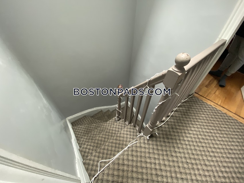 BOSTON - NORTHEASTERN/SYMPHONY - 4 Beds, 1.5 Baths - Image 4