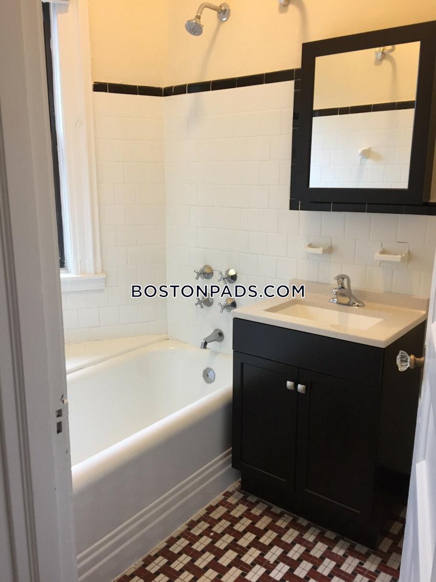 BROOKLINE- COOLIDGE CORNER - 1 Bed, 1 Bath - Image 13