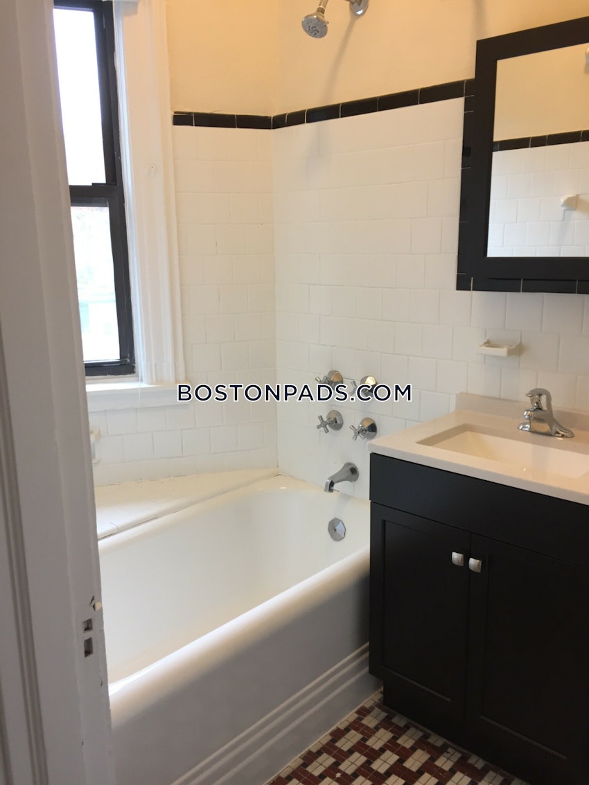 BROOKLINE- COOLIDGE CORNER - 1 Bed, 1 Bath - Image 12