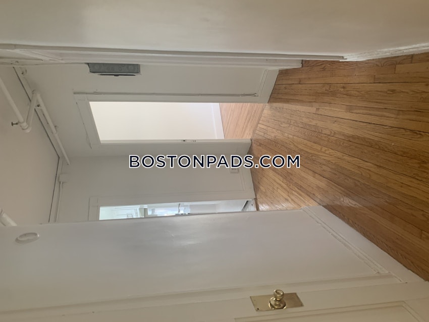 BOSTON - NORTHEASTERN/SYMPHONY - 3 Beds, 1 Bath - Image 4