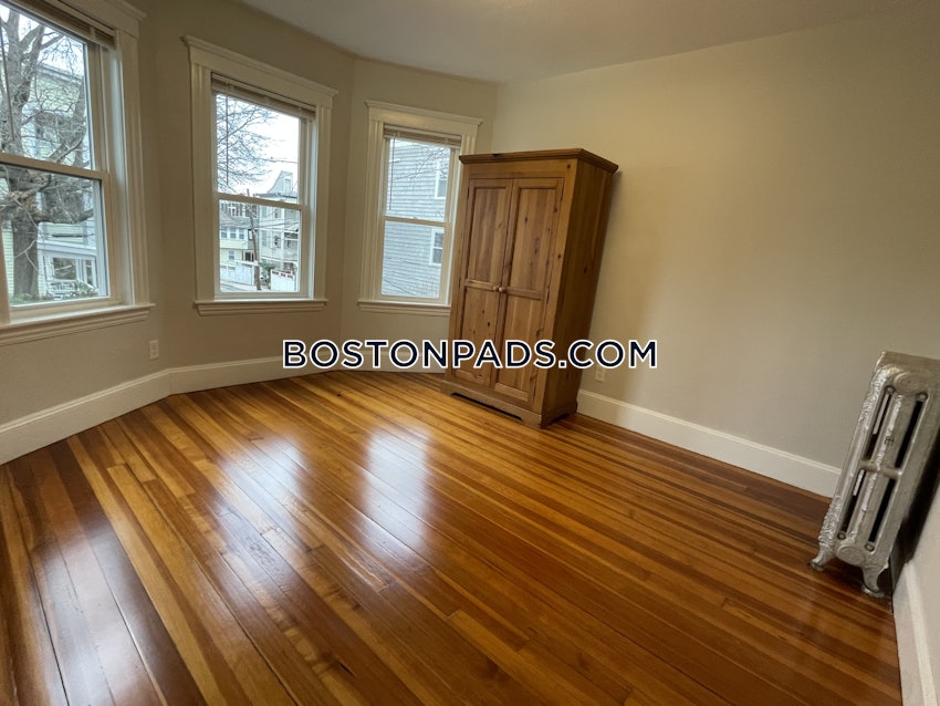 CAMBRIDGE - INMAN SQUARE - 4 Beds, 2 Baths - Image 20