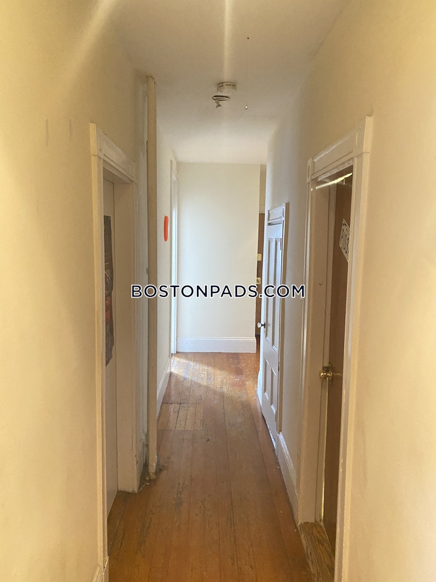 BOSTON - MISSION HILL - 3 Beds, 1 Bath - Image 11