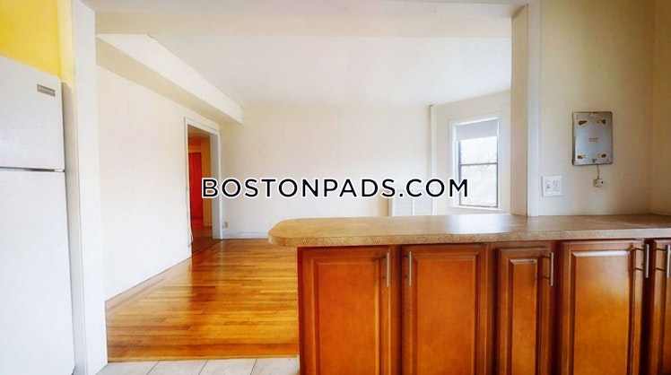 Commonwealth Ave., Boston