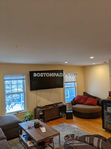 Boston - 4 Beds, 2 Baths