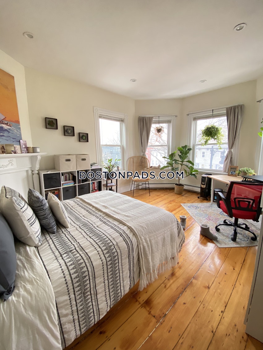 CAMBRIDGE - CENTRAL SQUARE/CAMBRIDGEPORT - 3 Beds, 1.5 Baths - Image 13