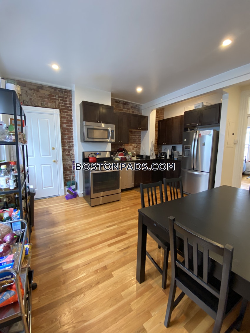 CAMBRIDGE - CENTRAL SQUARE/CAMBRIDGEPORT - 3 Beds, 1.5 Baths - Image 1