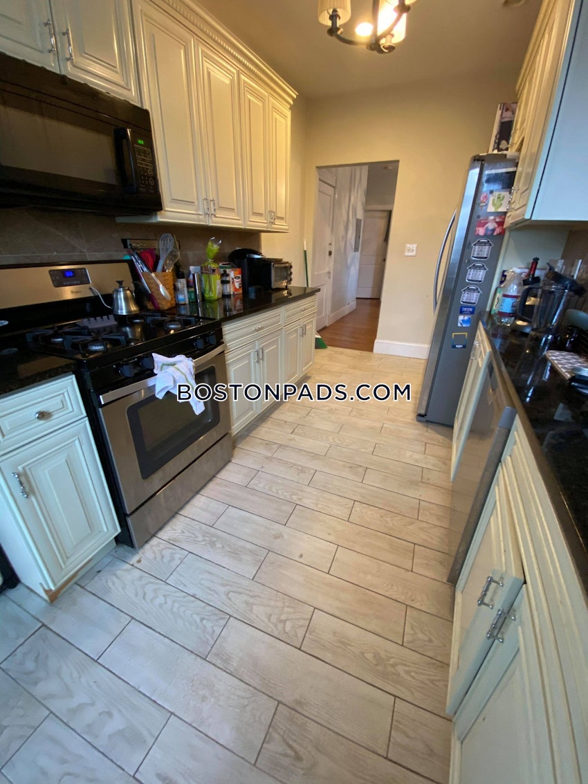 BROOKLINE- COOLIDGE CORNER - 5 Beds, 2 Baths - Image 1