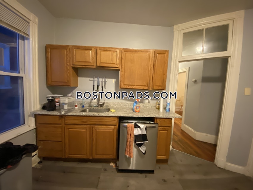 BOSTON - MISSION HILL - 4 Beds, 2 Baths - Image 54