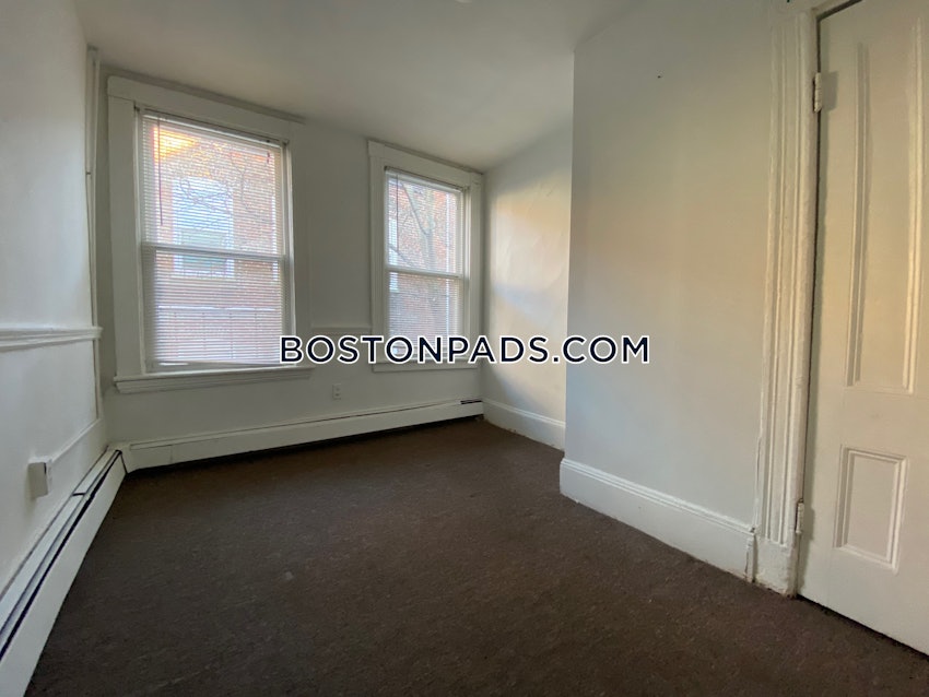 BOSTON - MISSION HILL - 3 Beds, 1 Bath - Image 9