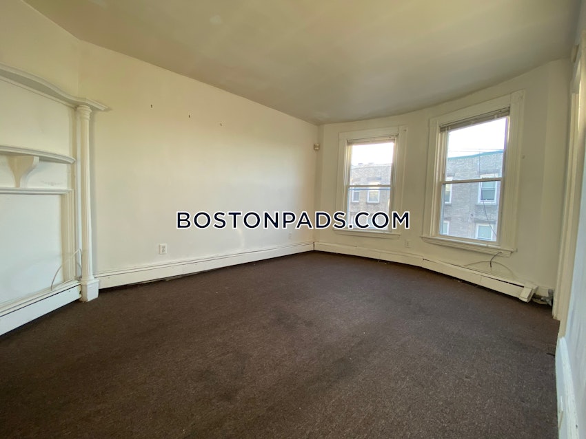 BOSTON - MISSION HILL - 3 Beds, 1 Bath - Image 5