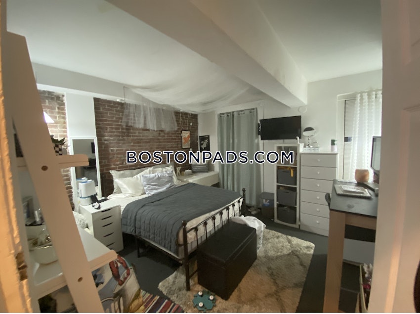 BOSTON - NORTHEASTERN/SYMPHONY - 5 Beds, 2 Baths - Image 5