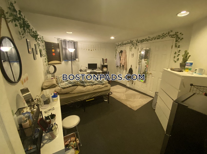 BOSTON - NORTHEASTERN/SYMPHONY - 5 Beds, 2 Baths - Image 7