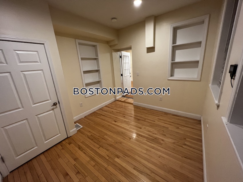 BROOKLINE - CLEVELAND CIRCLE - 4 Beds, 2 Baths - Image 9