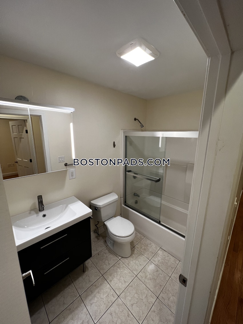 BROOKLINE - CLEVELAND CIRCLE - 4 Beds, 2 Baths - Image 20