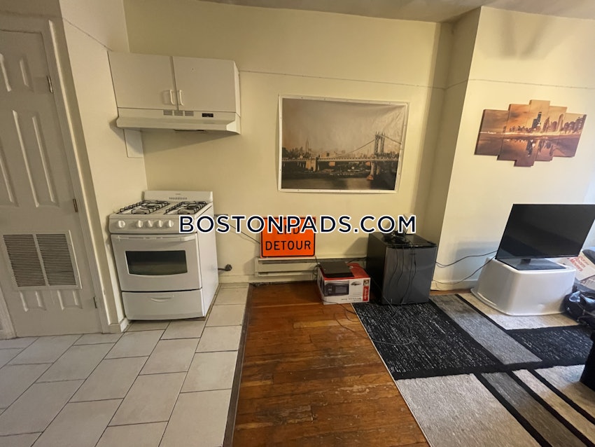 BOSTON - NORTH END - 2 Beds, 1 Bath - Image 3