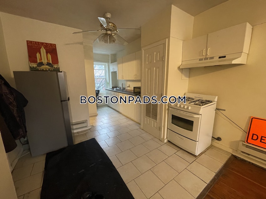 BOSTON - NORTH END - 2 Beds, 1 Bath - Image 2