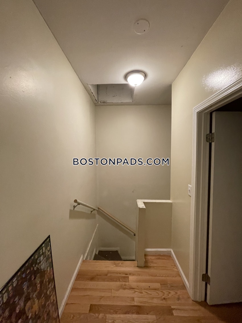 BOSTON - MISSION HILL - 4 Beds, 1 Bath - Image 17