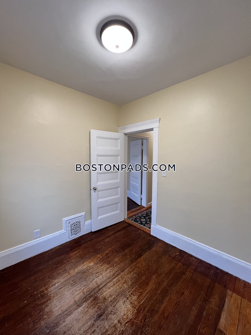 SOMERVILLE - DAVIS SQUARE - 3 Beds, 1 Bath - Image 8