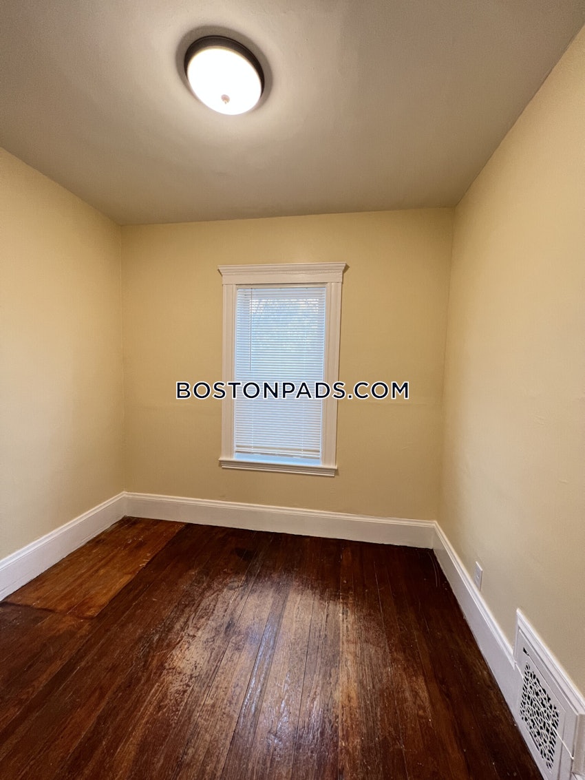 SOMERVILLE - DAVIS SQUARE - 3 Beds, 1 Bath - Image 7