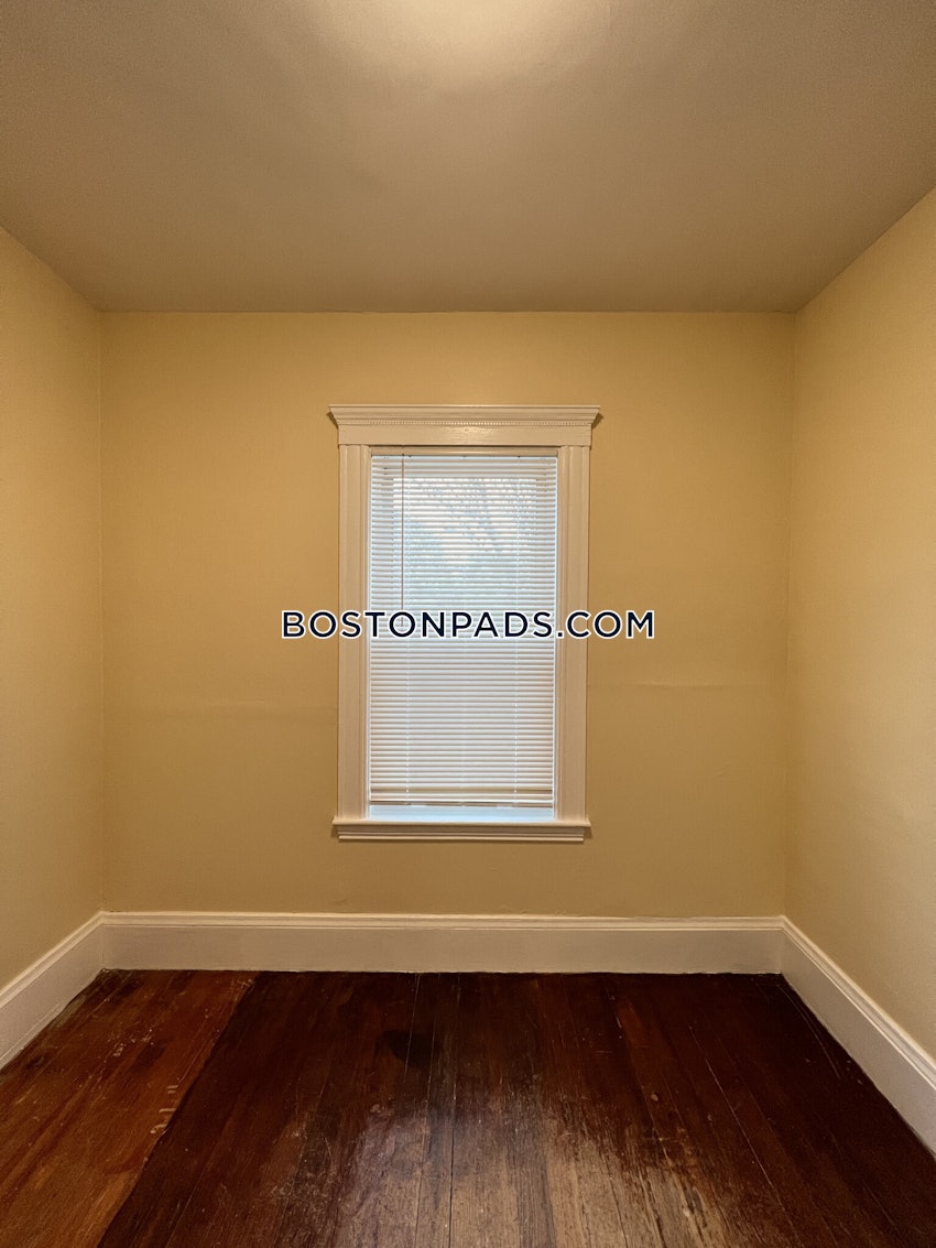 SOMERVILLE - DAVIS SQUARE - 3 Beds, 1 Bath - Image 6