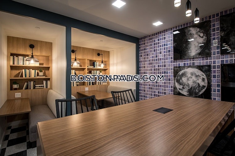 Commonwealth Ave., Boston