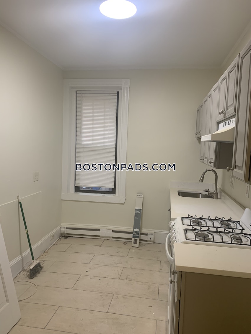 BROOKLINE- COOLIDGE CORNER - 2 Beds, 1 Bath - Image 6