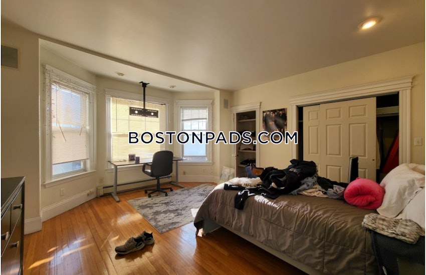 BROOKLINE- COOLIDGE CORNER - 5 Beds, 3 Baths - Image 7