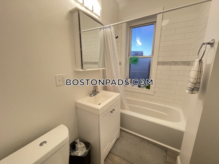 Commonwealth Ave., Boston