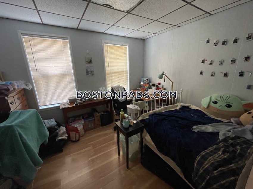 MEDFORD - TUFTS - 4 Beds, 2 Baths - Image 36