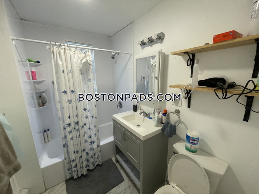 MEDFORD - TUFTS - 4 Beds, 2 Baths - Image 35