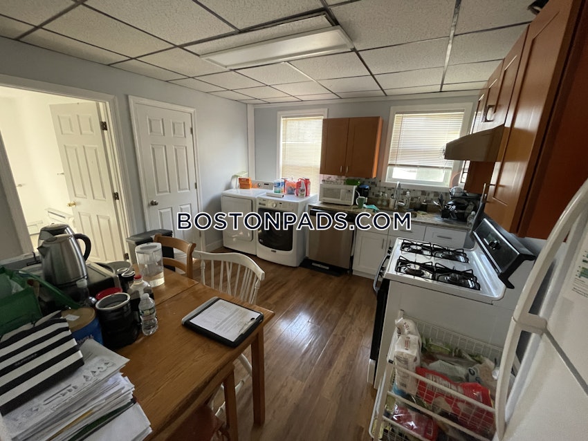 MEDFORD - TUFTS - 4 Beds, 2 Baths - Image 31