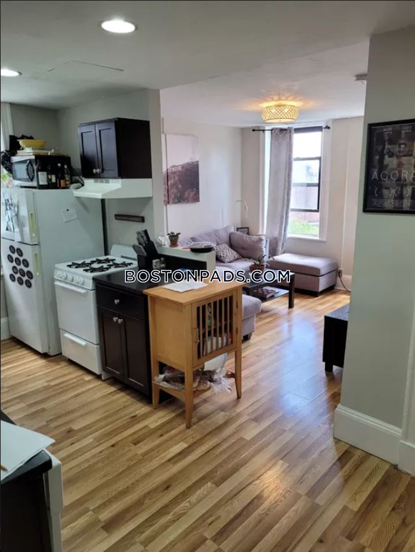 BOSTON - NORTH END - 3 Beds, 1 Bath - Image 2