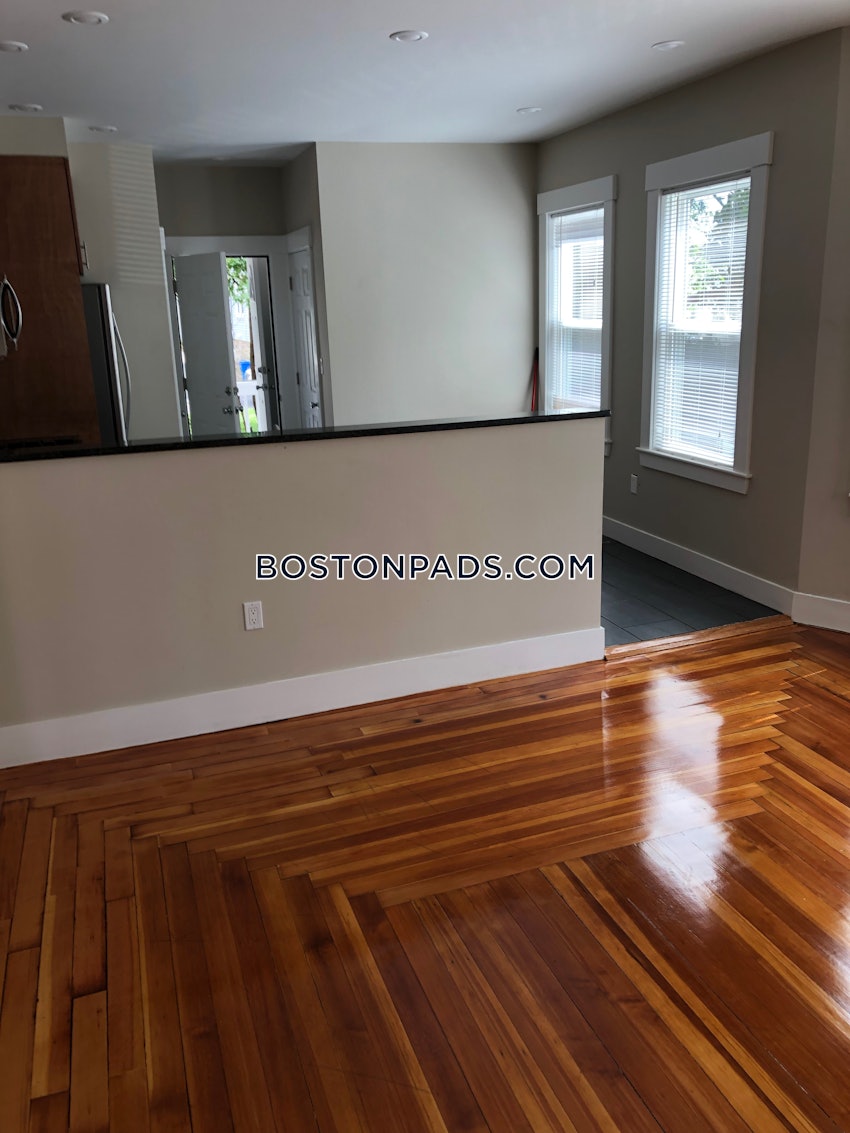 WALTHAM - 3 Beds, 1 Bath - Image 9