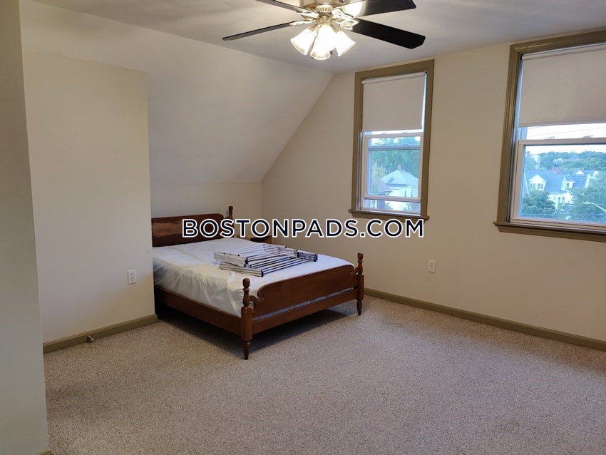 MEDFORD - TUFTS - 5 Beds, 2 Baths - Image 7