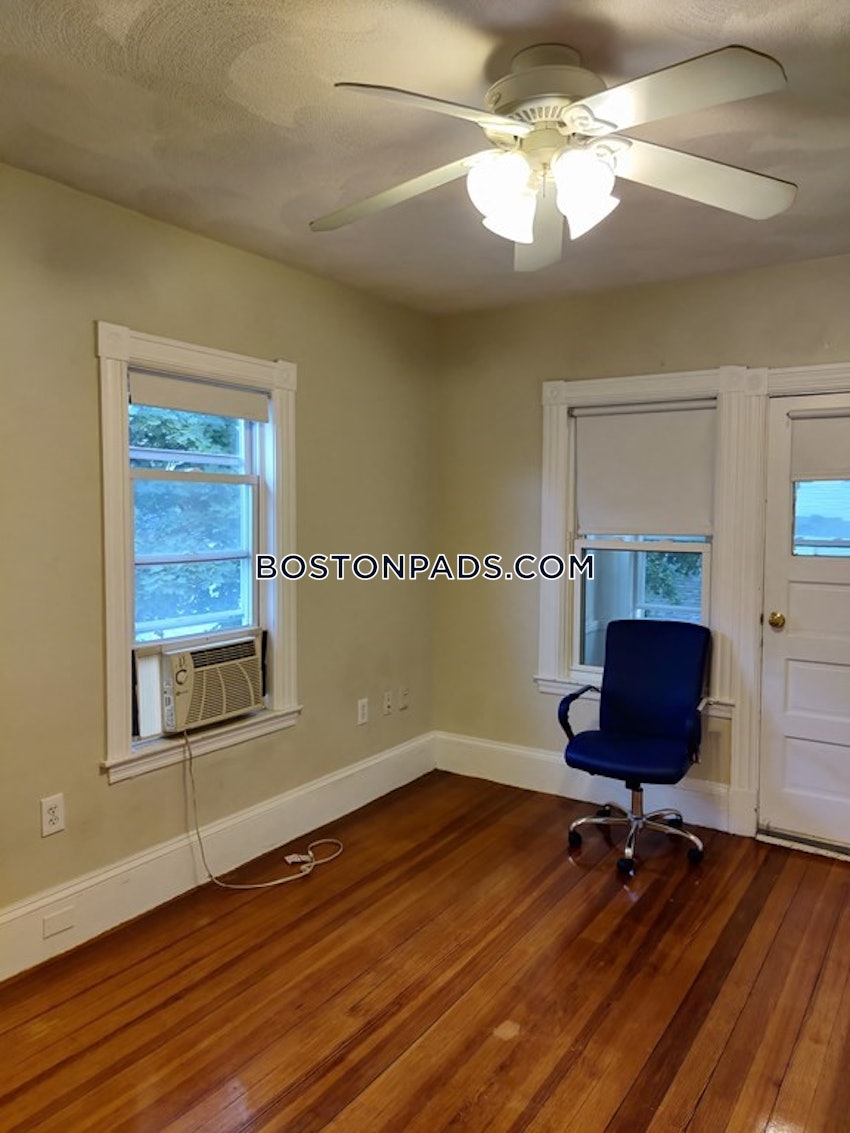 MEDFORD - TUFTS - 5 Beds, 2 Baths - Image 8