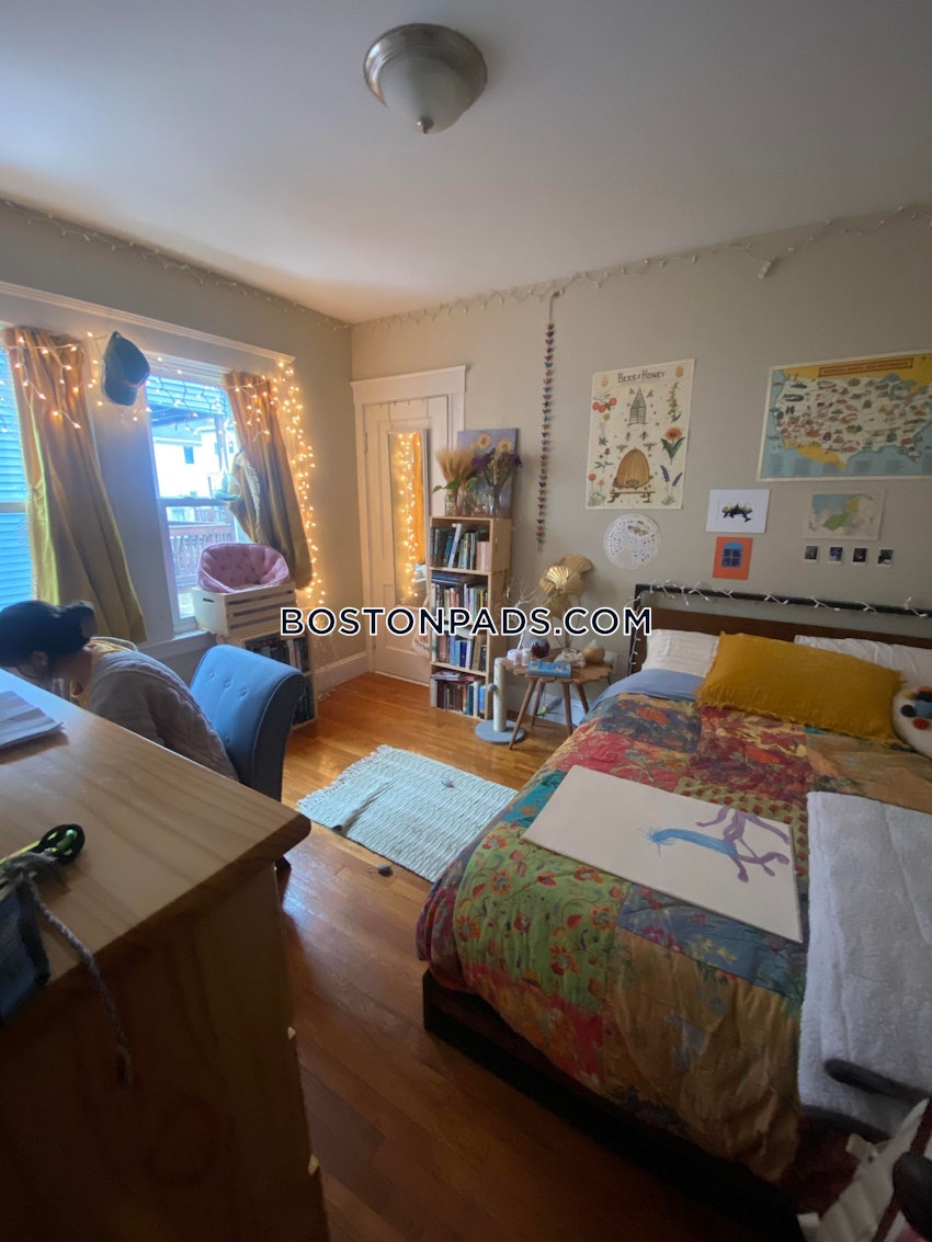 MEDFORD - TUFTS - 3 Beds, 1 Bath - Image 20