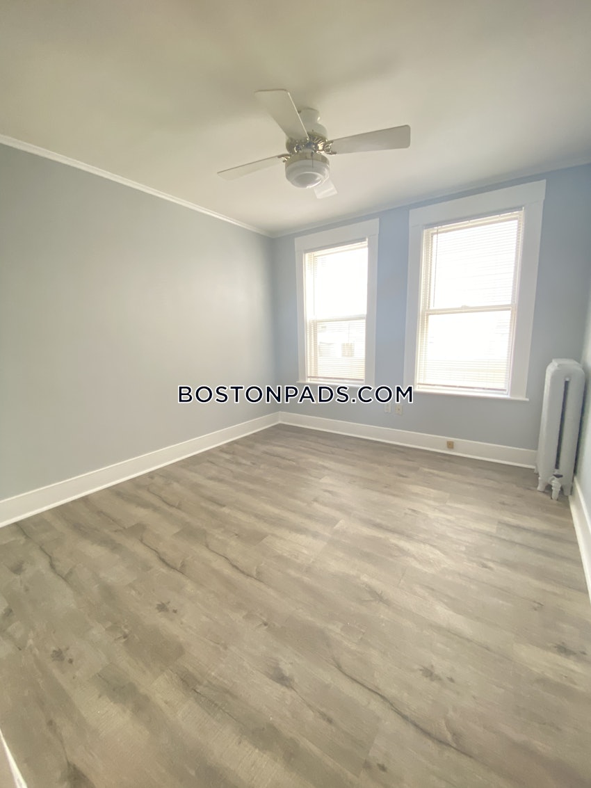 MEDFORD - TUFTS - 4 Beds, 2 Baths - Image 10