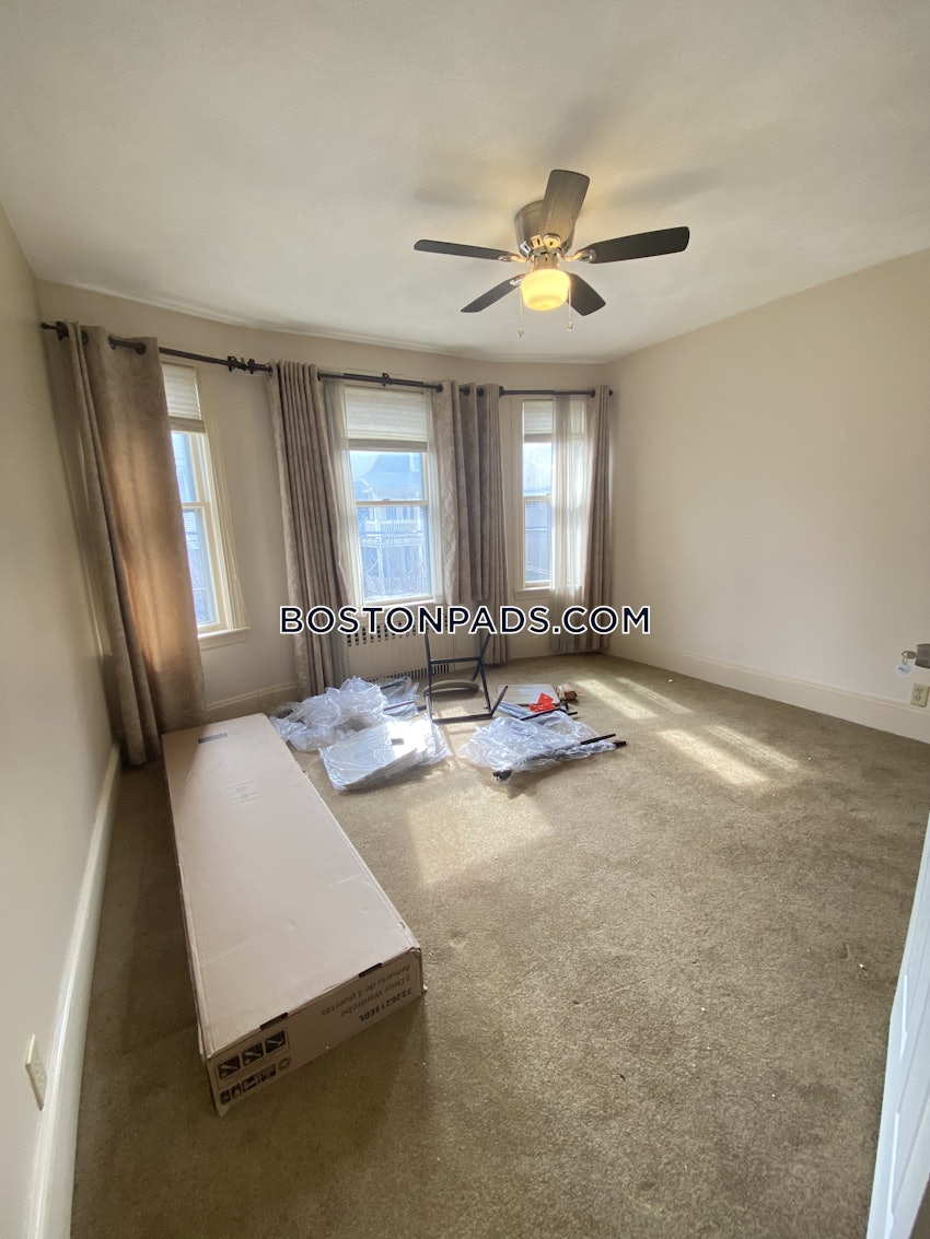 MEDFORD - TUFTS - 4 Beds, 1 Bath - Image 31