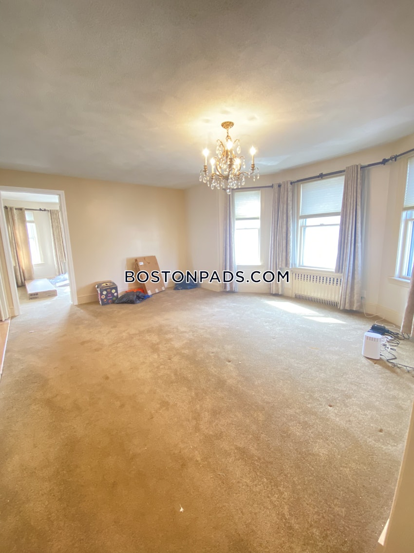 MEDFORD - TUFTS - 4 Beds, 1 Bath - Image 29