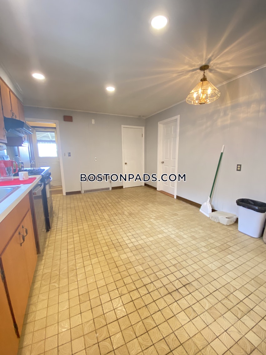 MEDFORD - TUFTS - 4 Beds, 1 Bath - Image 28