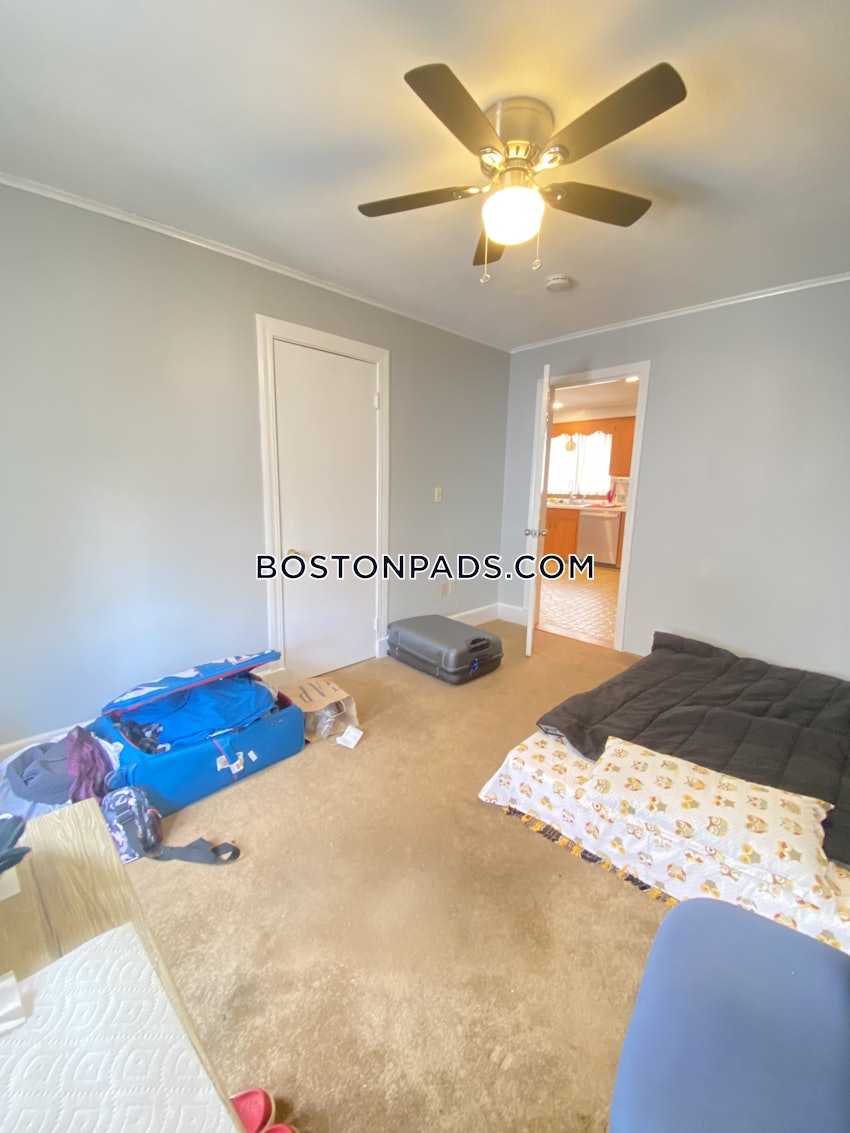 MEDFORD - TUFTS - 4 Beds, 1 Bath - Image 6