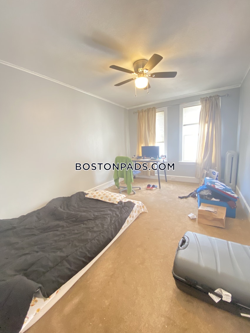 MEDFORD - TUFTS - 4 Beds, 1 Bath - Image 22